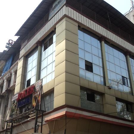 Girija Payyade Hotel Kalyan Bagian luar foto