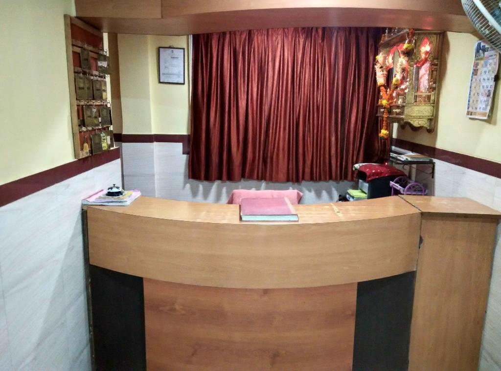 Girija Payyade Hotel Kalyan Bagian luar foto
