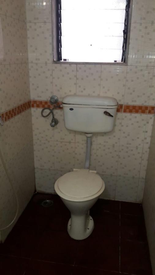 Girija Payyade Hotel Kalyan Bagian luar foto