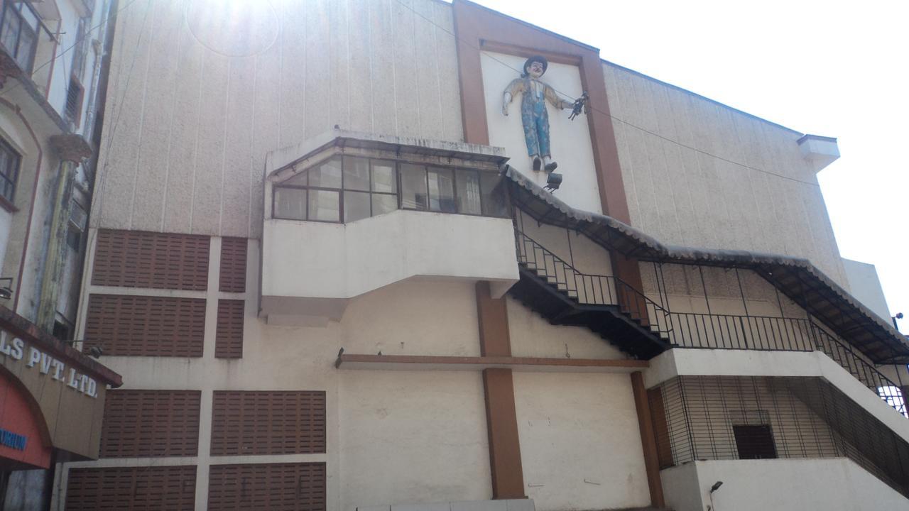 Girija Payyade Hotel Kalyan Bagian luar foto