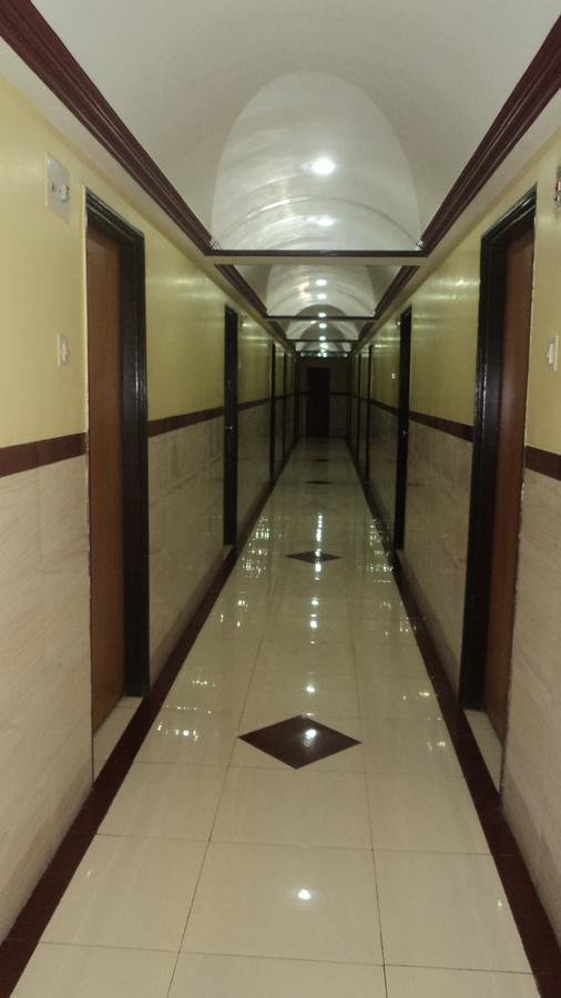 Girija Payyade Hotel Kalyan Bagian luar foto