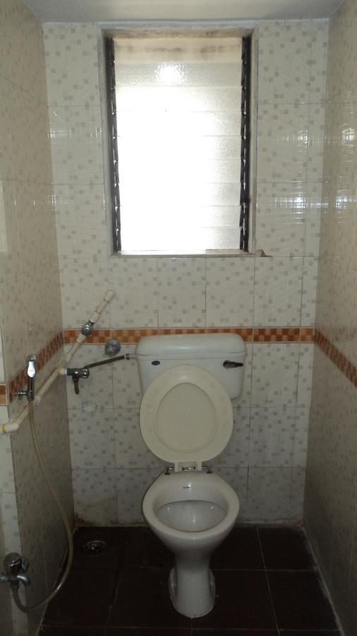 Girija Payyade Hotel Kalyan Bagian luar foto