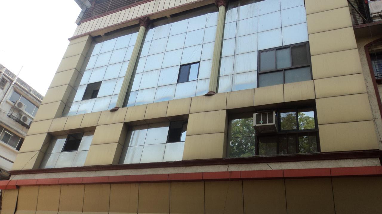 Girija Payyade Hotel Kalyan Bagian luar foto