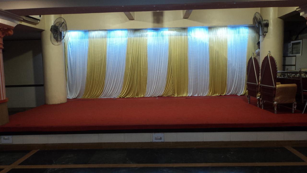 Girija Payyade Hotel Kalyan Bagian luar foto