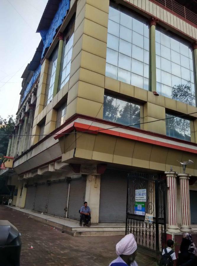 Girija Payyade Hotel Kalyan Bagian luar foto