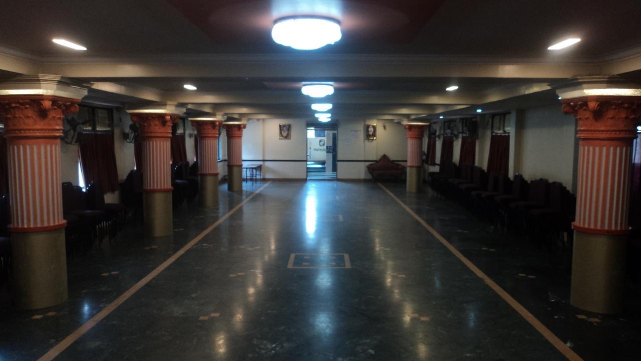 Girija Payyade Hotel Kalyan Bagian luar foto